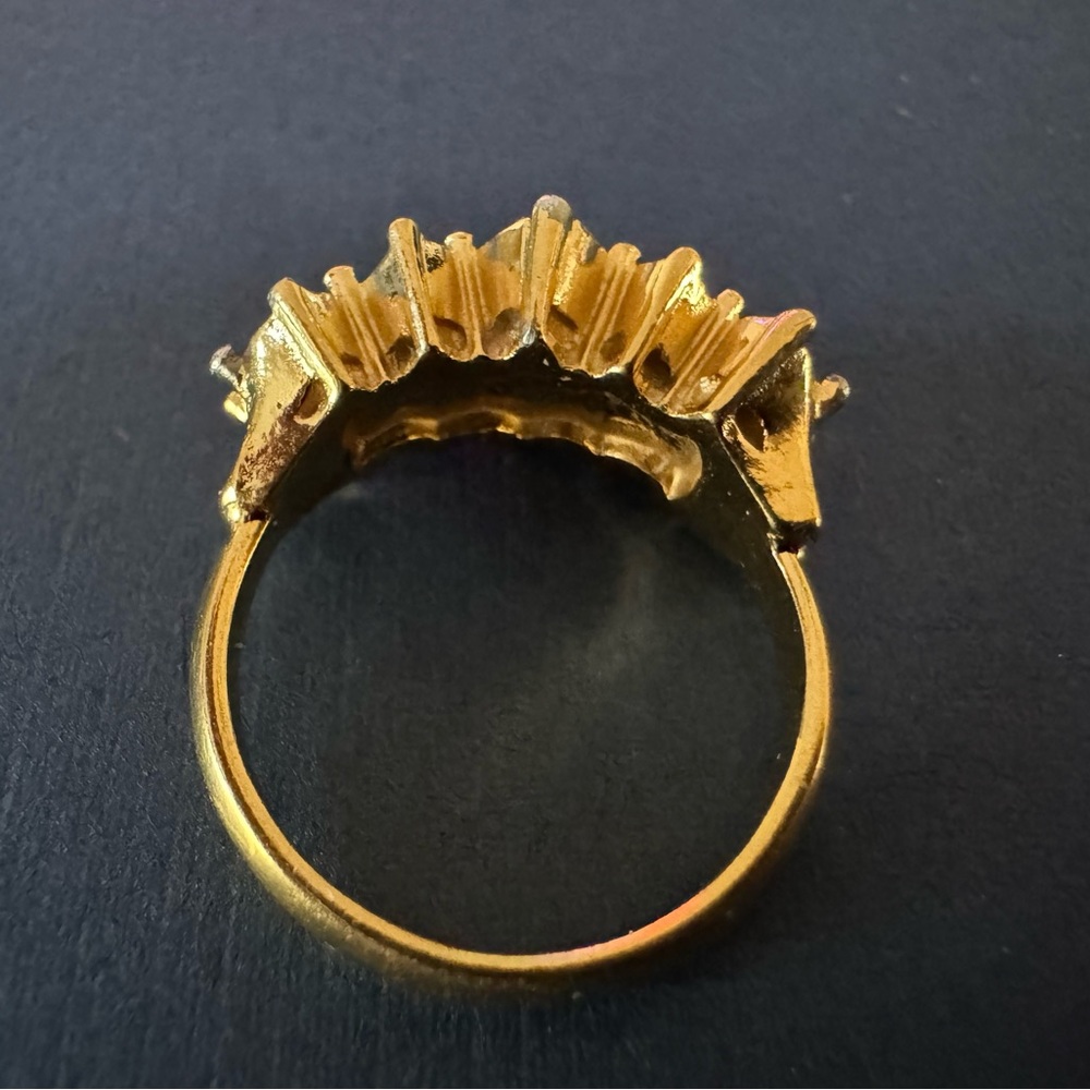 Avon Gold Tone Ring - Picture 7 of 7